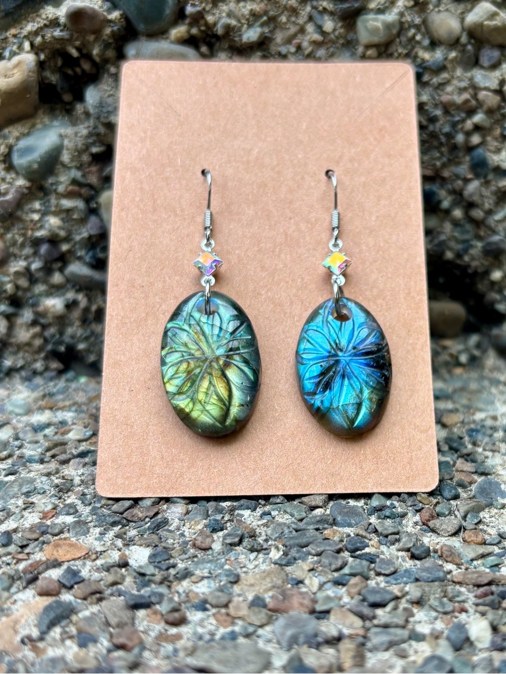 Carved labradorite earrings. - Picture 5 of 11
